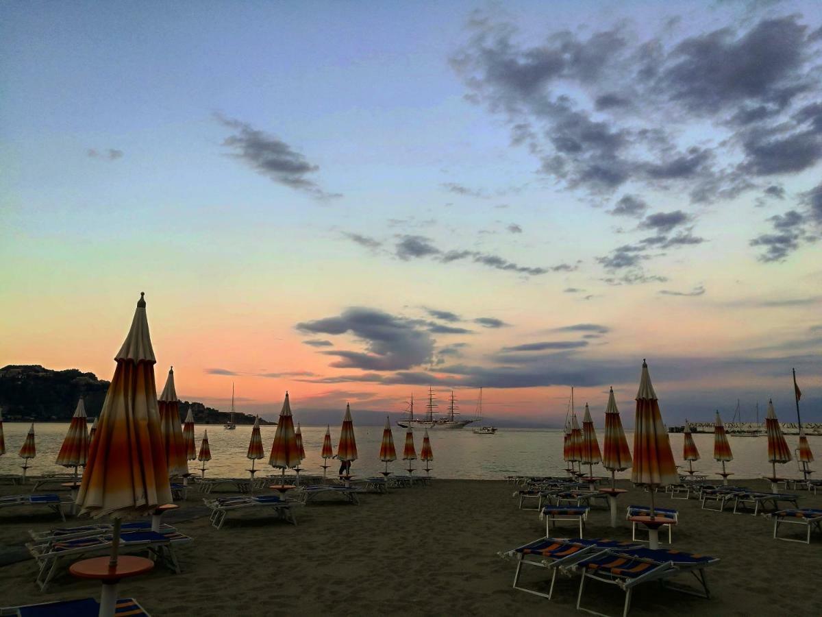 Relax House Villa Giardini Naxos Bagian luar foto