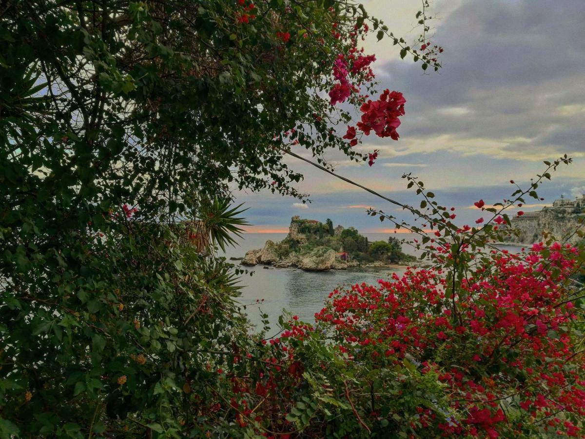 Relax House Villa Giardini Naxos Bagian luar foto